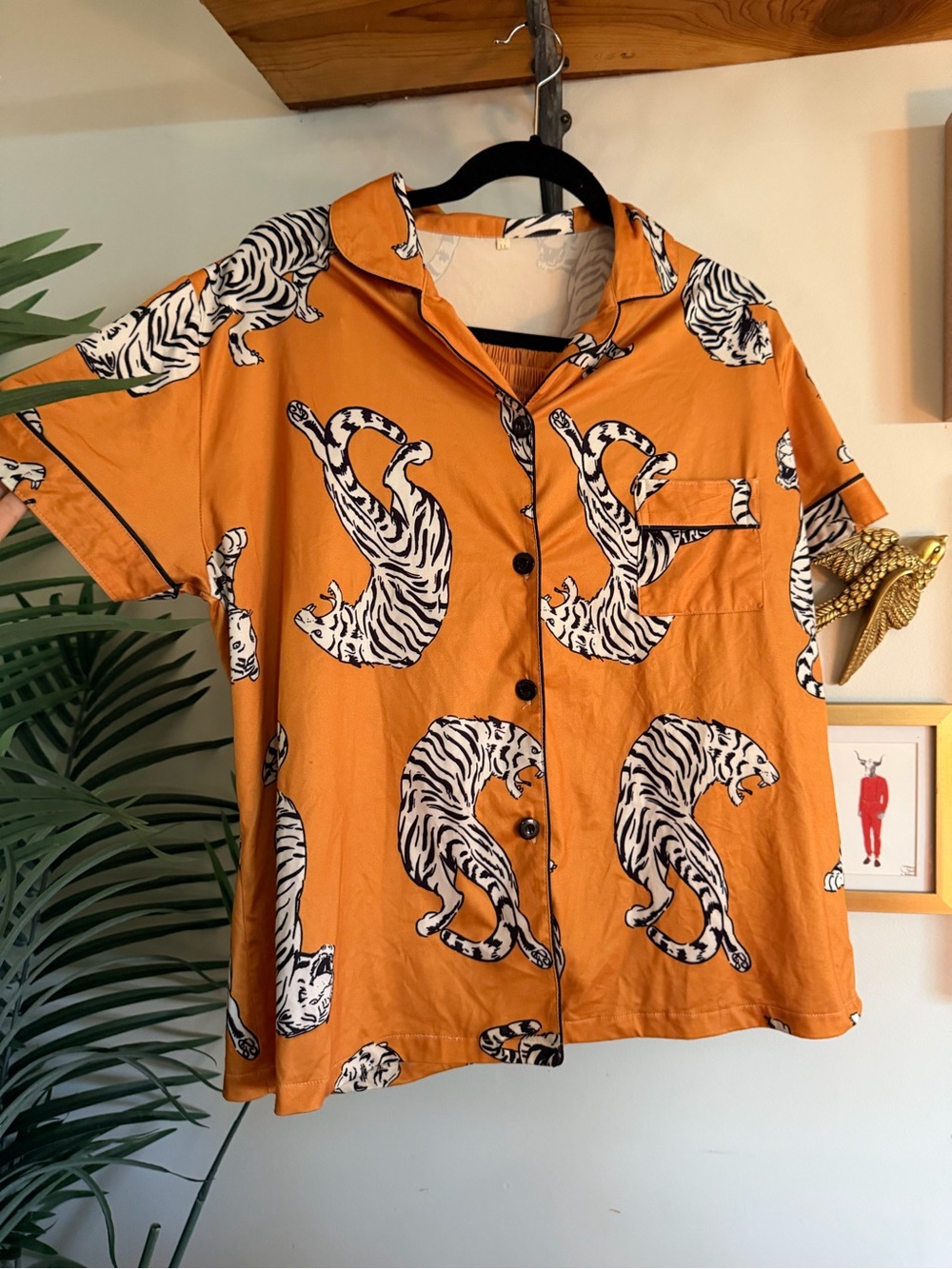 SET of pyjamas Tiger print short and shirt set.